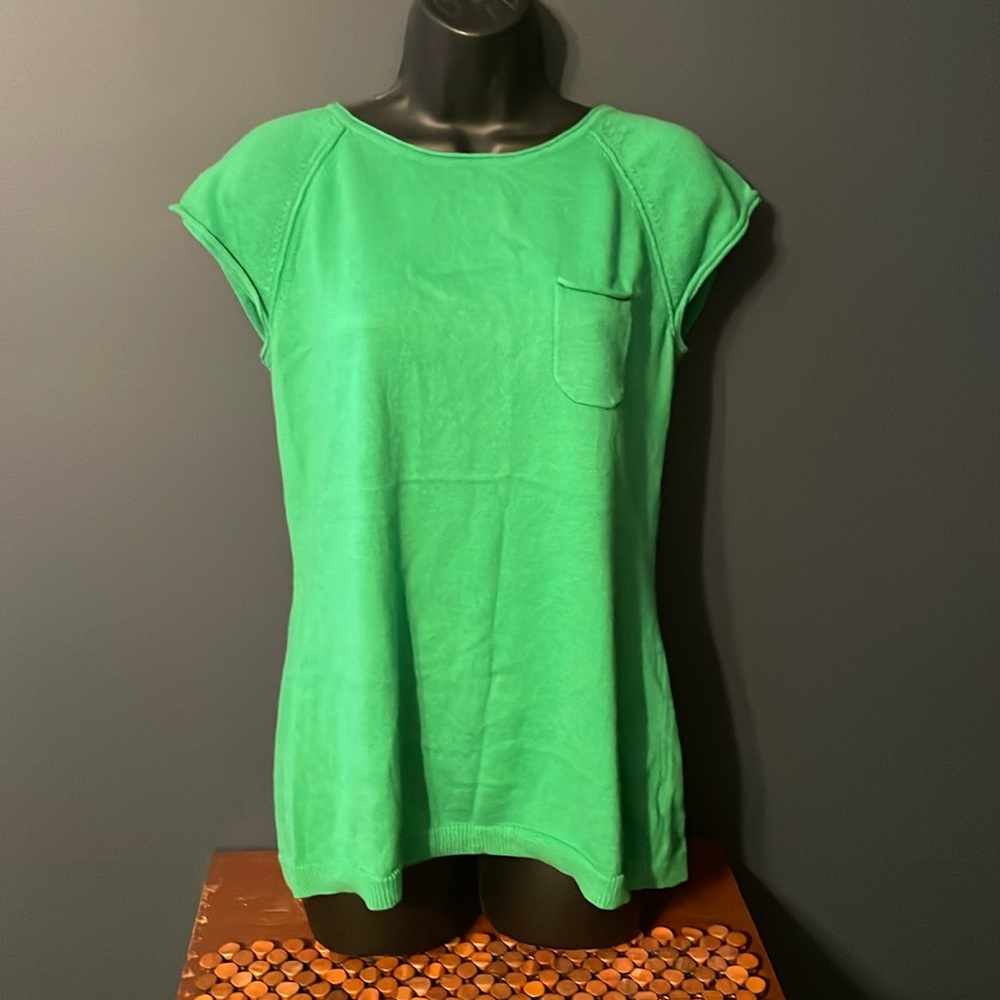 Gap Kelly green short sleeve sweater shirt in size large